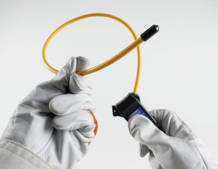 Flexible current sensors are easy to route around wires since they can be bent freely.